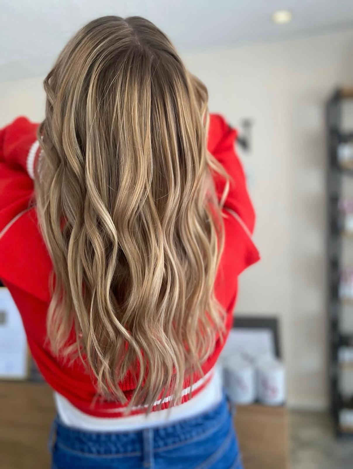 Brautstyling mit eleganter Hochsteckfrisur