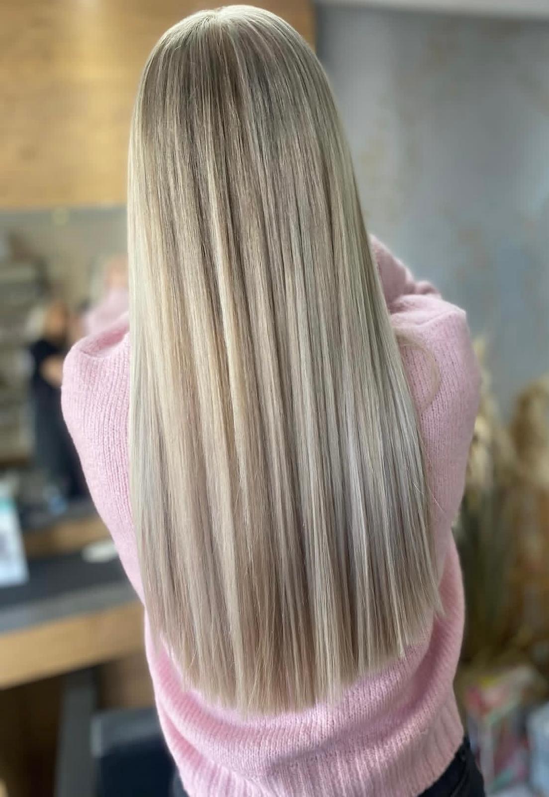 Brautstyling mit Blumen-Accessoires